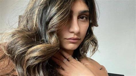 Mia Khalifa se desnuda de nuevo para hacerle competencia a .